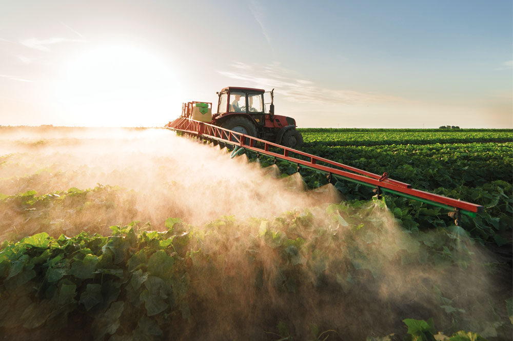 pic_farm-tractor-spraying